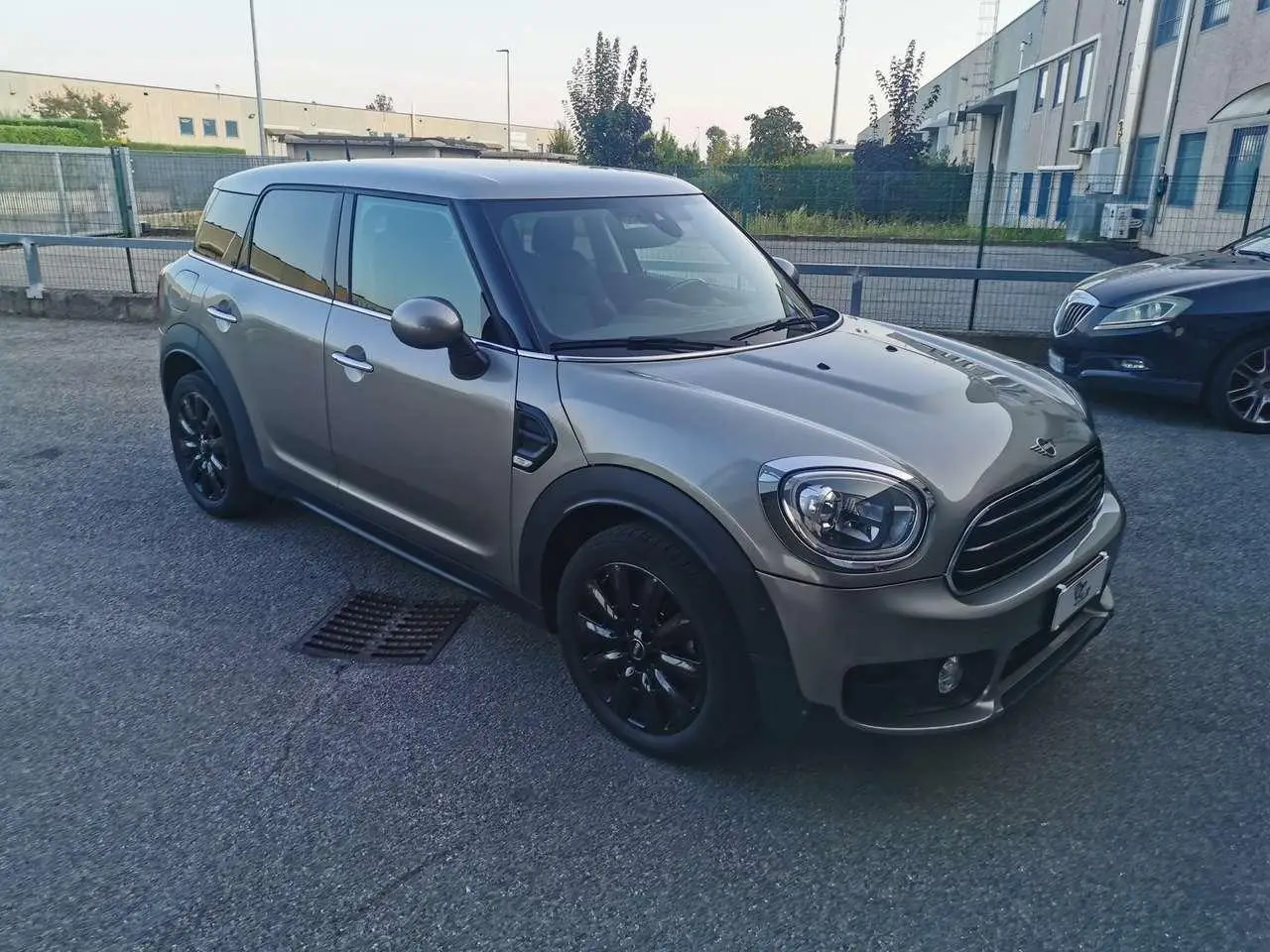 Photo 1 : Mini One 2018 Petrol