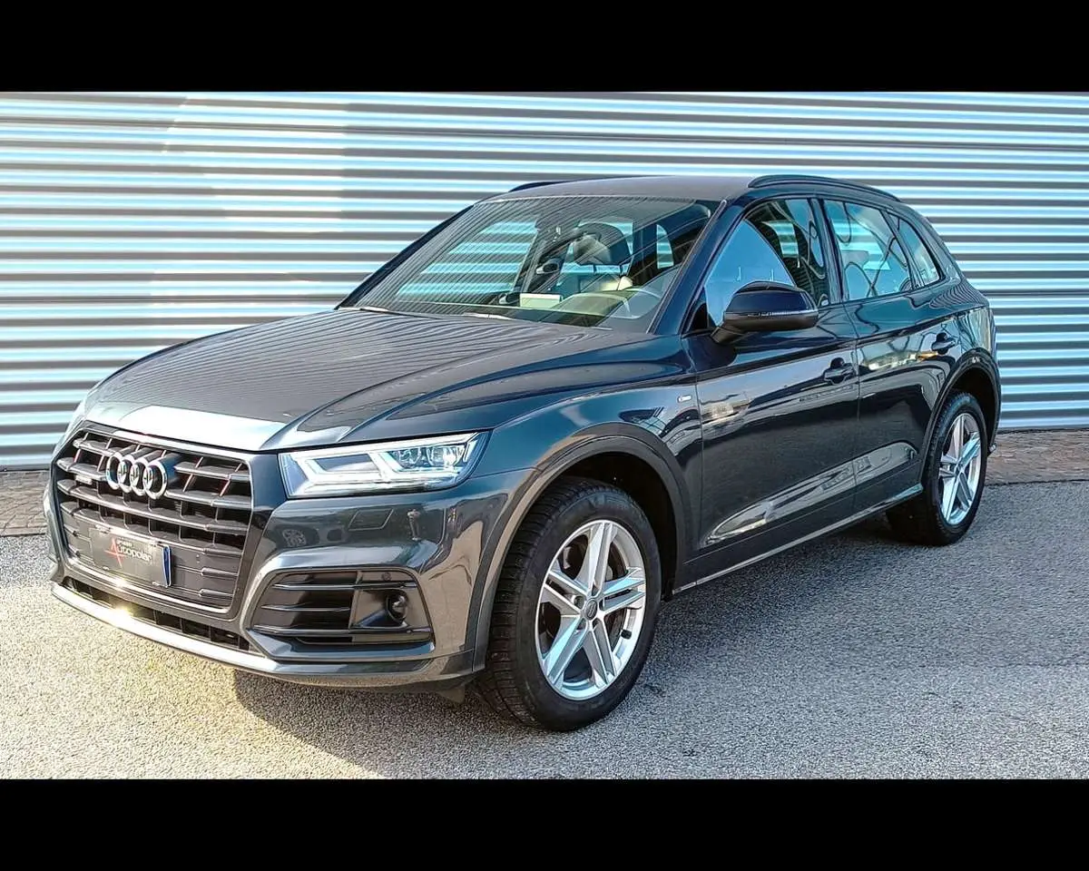 Photo 1 : Audi Q5 2020 Hybride