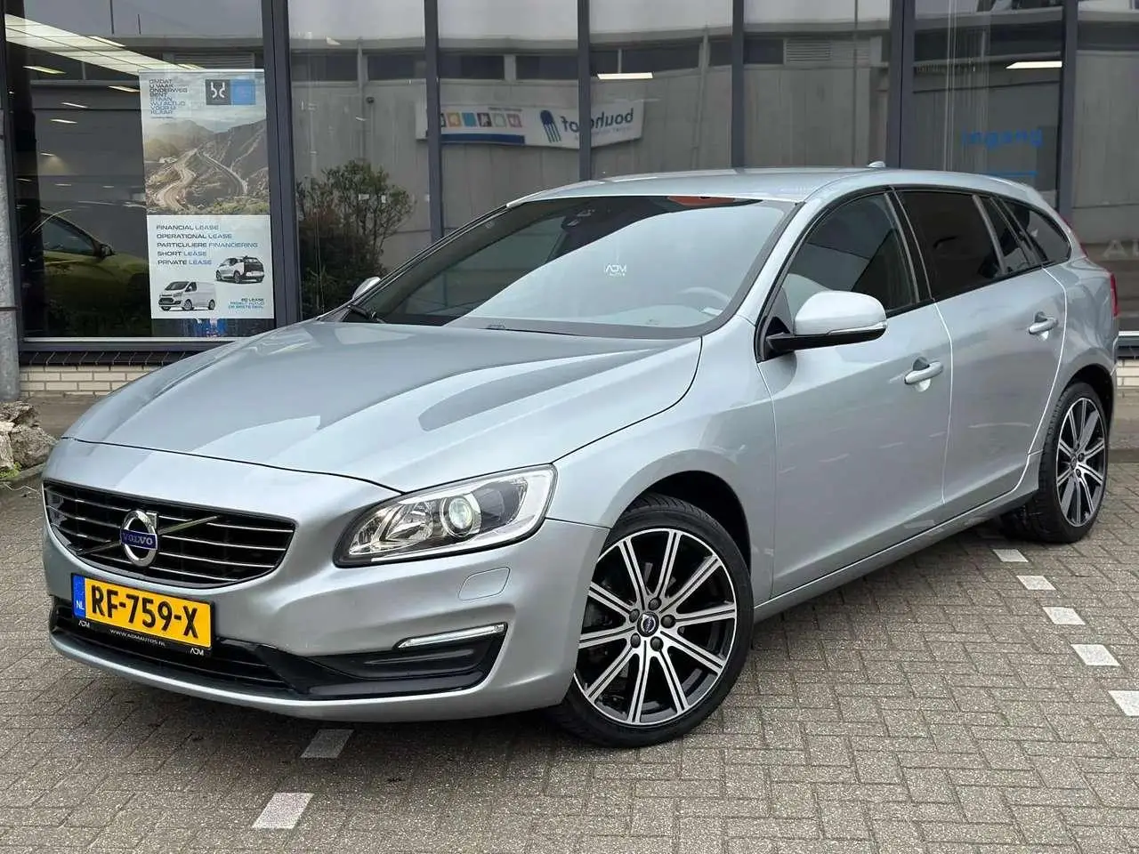 Photo 1 : Volvo V60 2017 Petrol