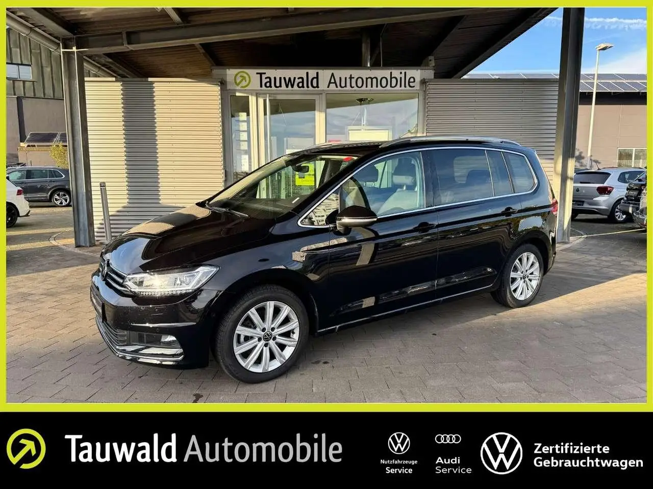 Photo 1 : Volkswagen Touran 2024 Essence