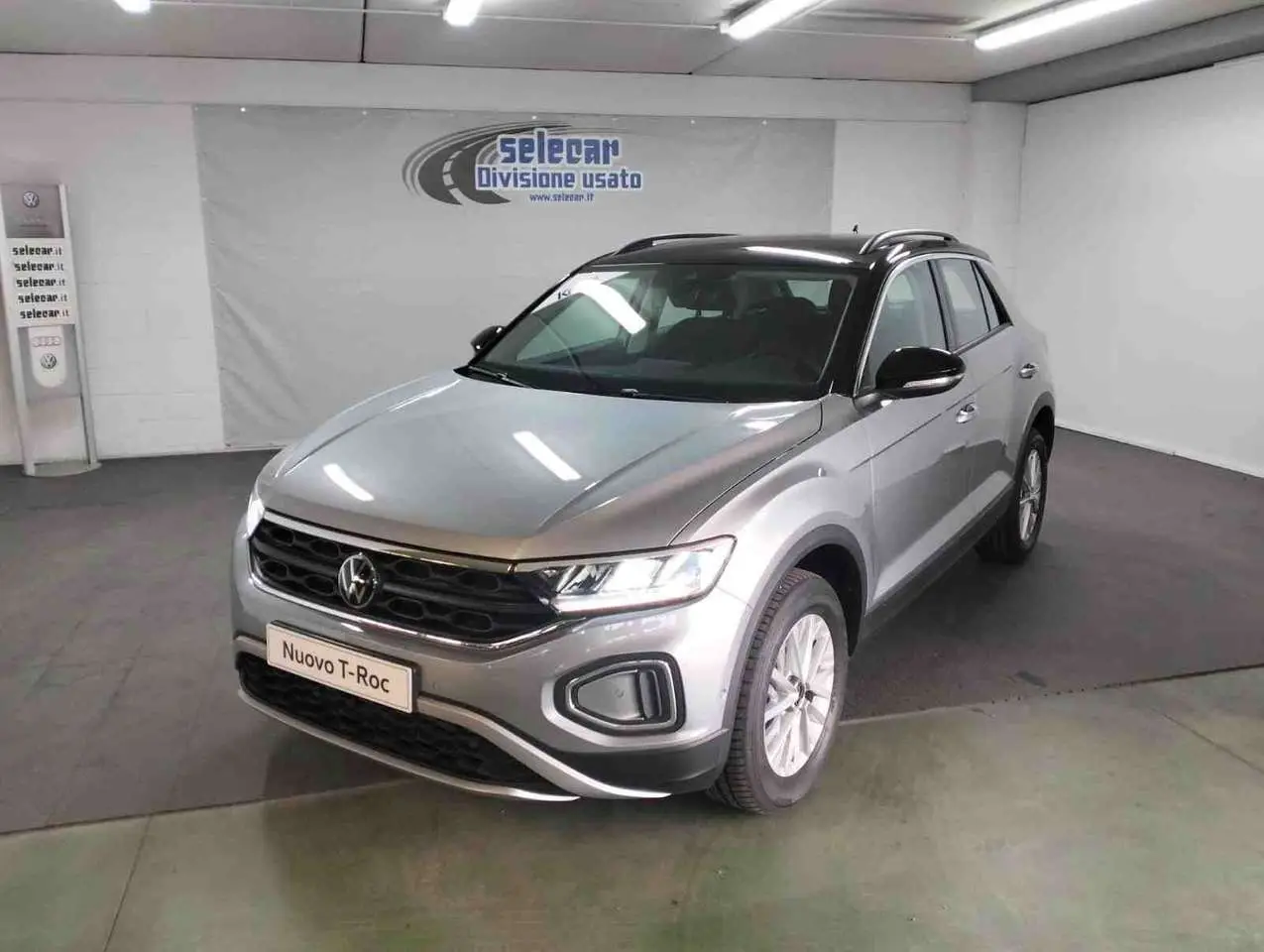 Photo 1 : Volkswagen T-roc 2024 Essence