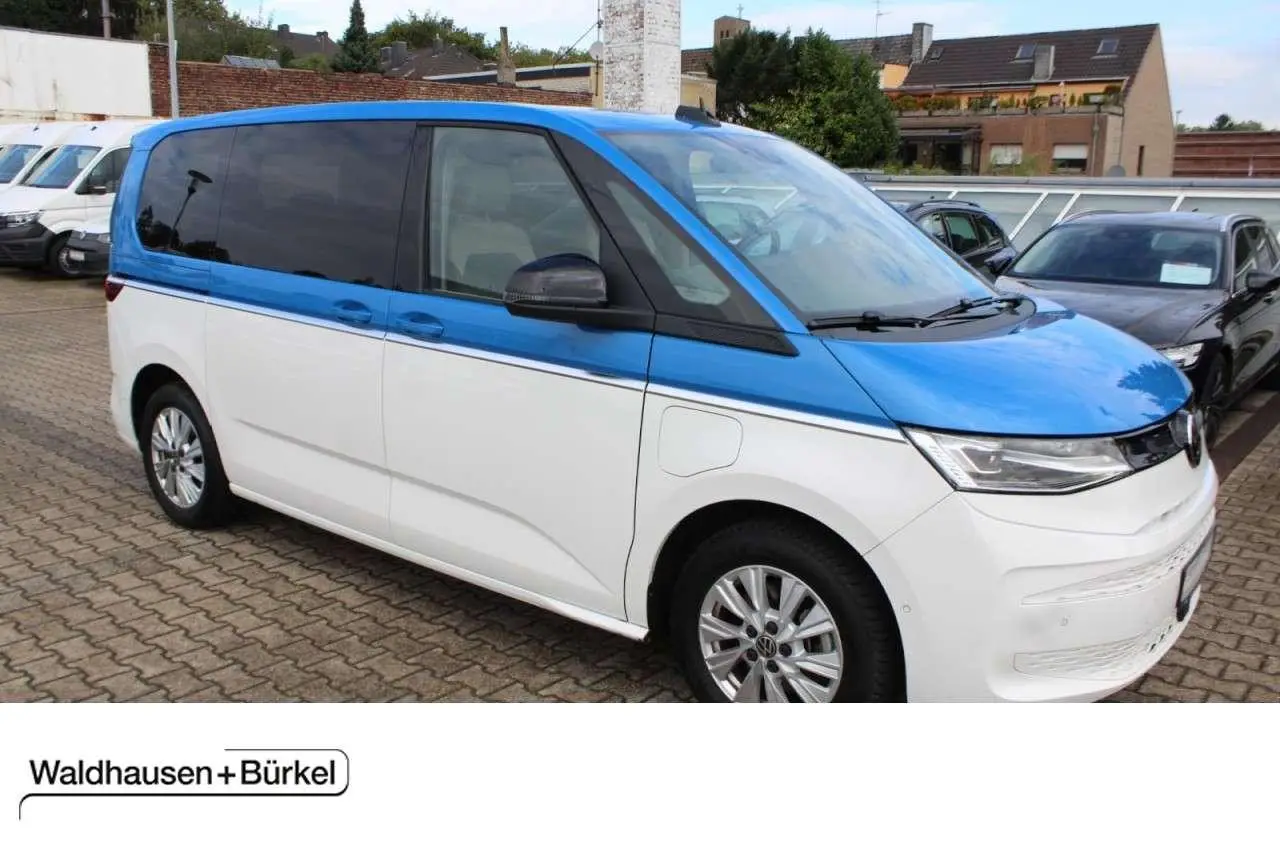 Photo 1 : Volkswagen T7 2022 Hybrid