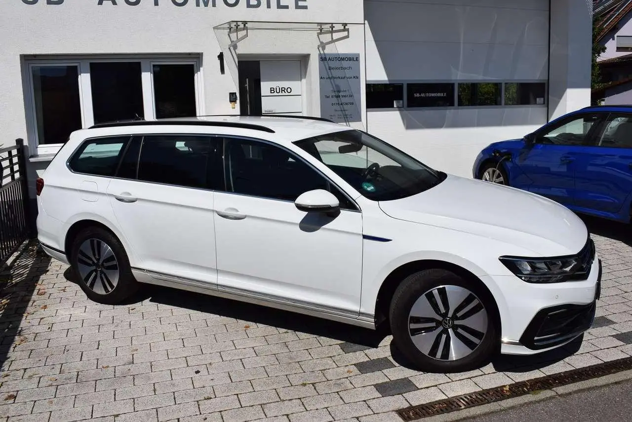 Photo 1 : Volkswagen Passat 2021 Hybride