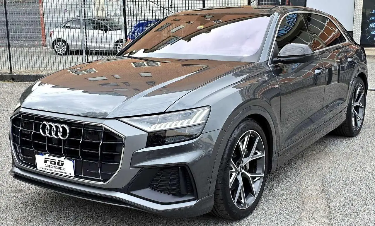 Photo 1 : Audi Q8 2022 Hybrid