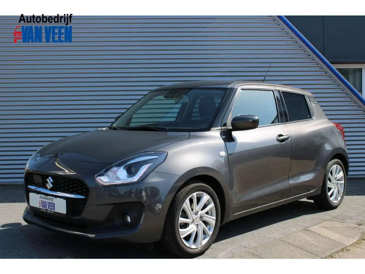 Photo 1 : Suzuki Swift 2023 Petrol