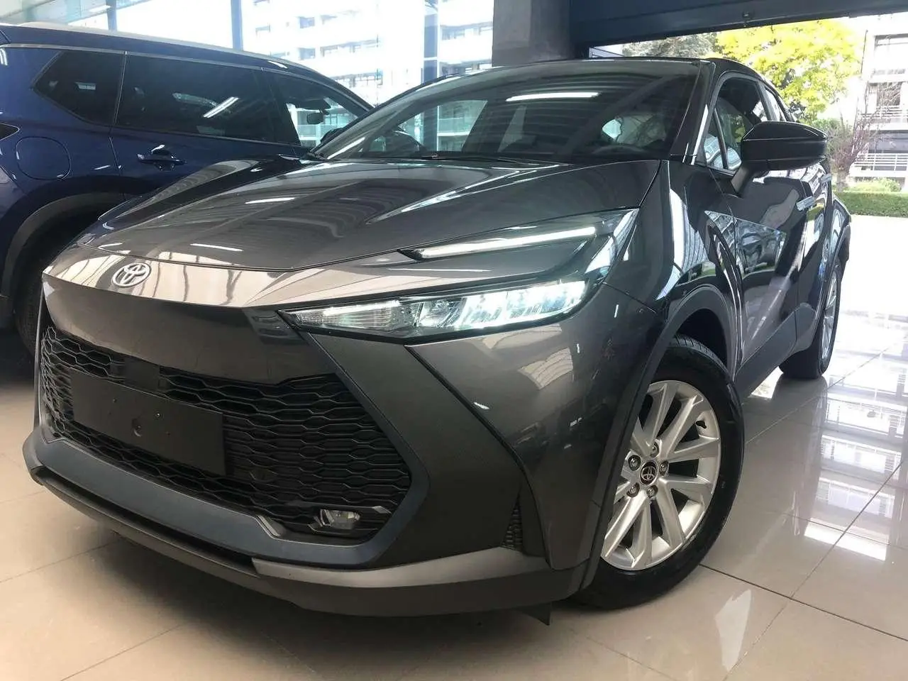 Photo 1 : Toyota C-hr 2024 Petrol