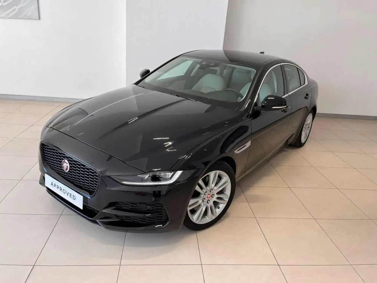 Photo 1 : Jaguar Xe 2020 Diesel