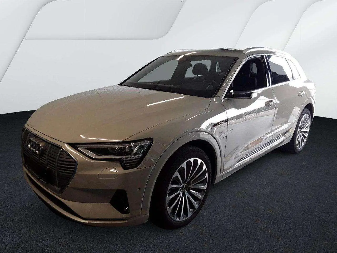 Photo 1 : Audi E-tron 2021 Electric