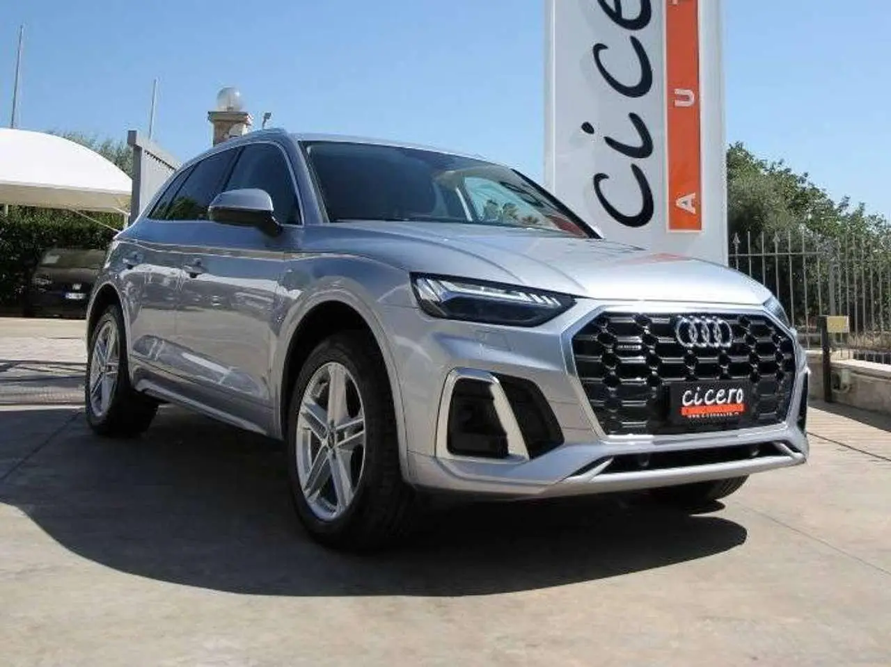 Photo 1 : Audi Q5 2023 Hybrid