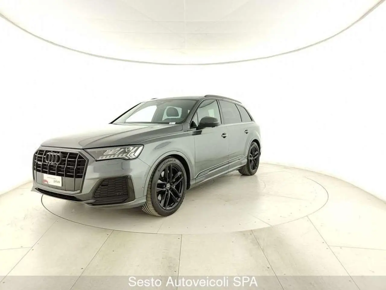 Photo 1 : Audi Q7 2022 Hybride