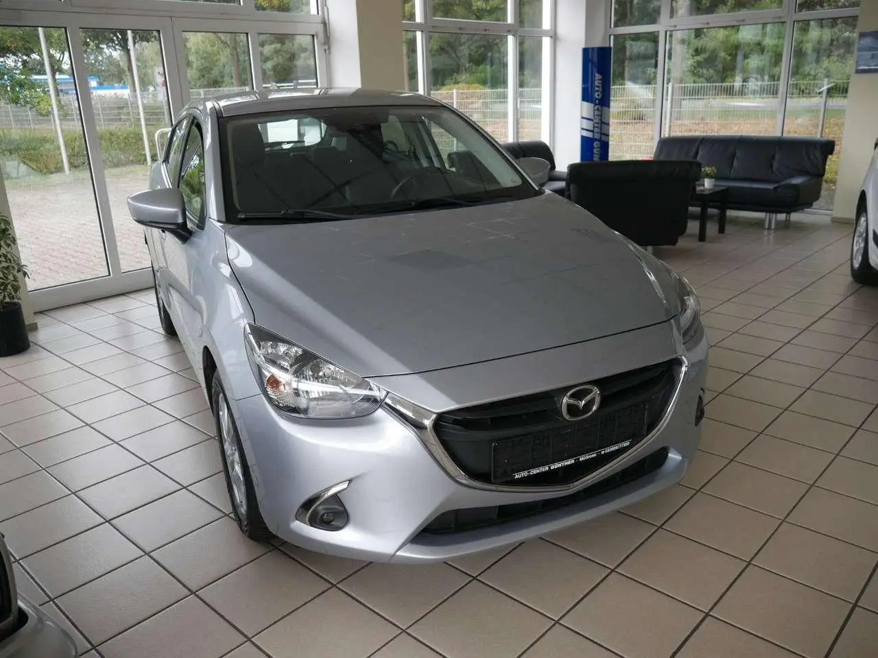 Photo 1 : Mazda 2 2017 Petrol