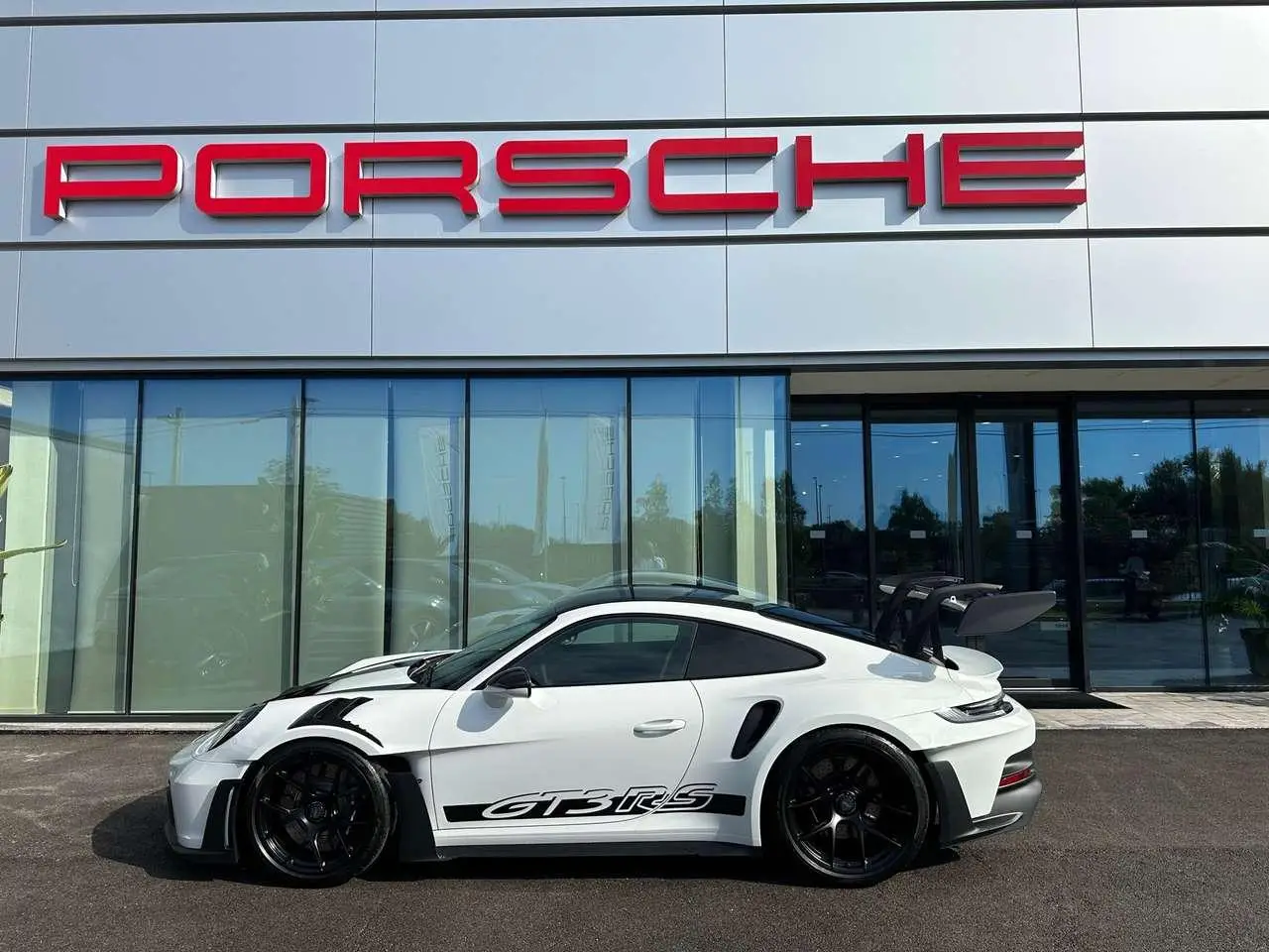 Photo 1 : Porsche 992 2023 Essence