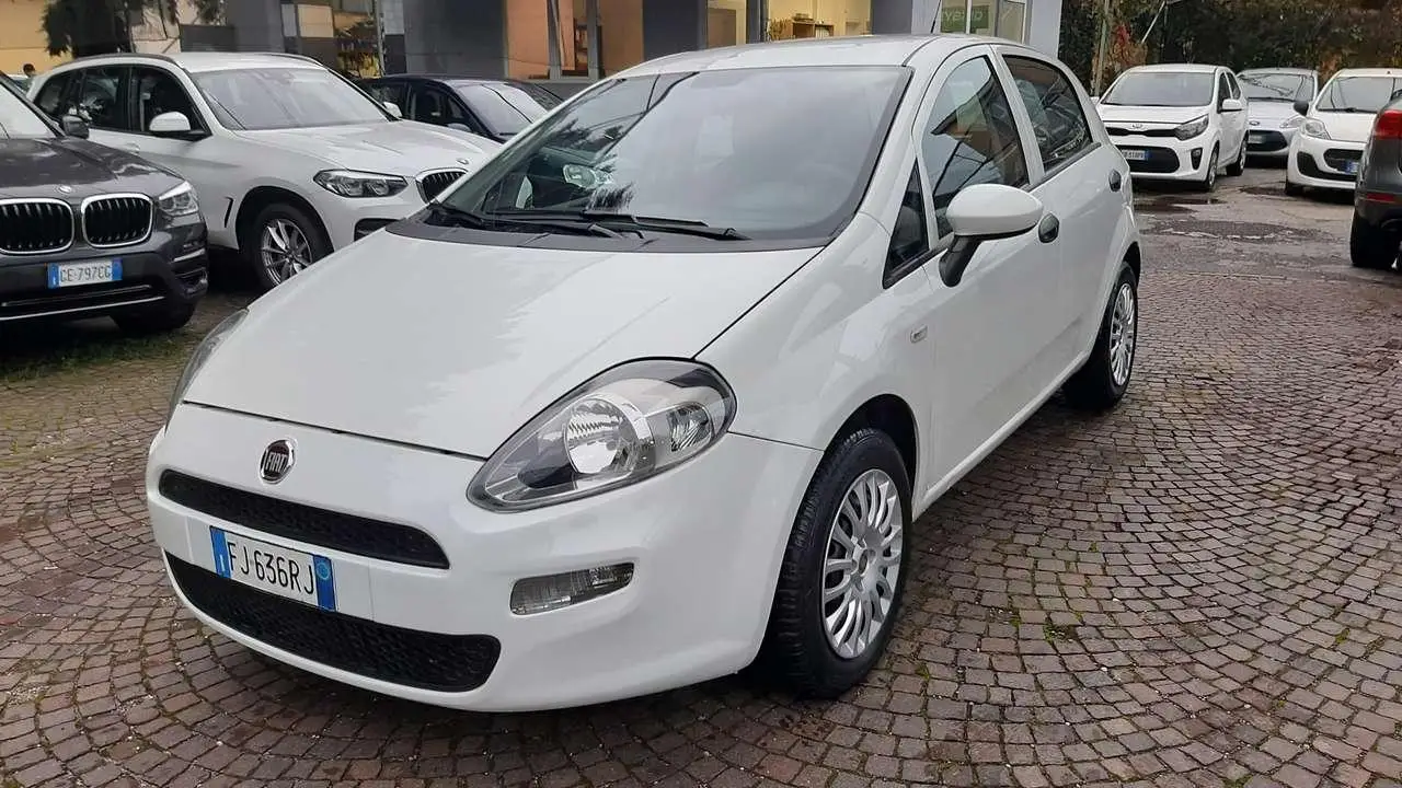 Photo 1 : Fiat Punto 2017 Petrol