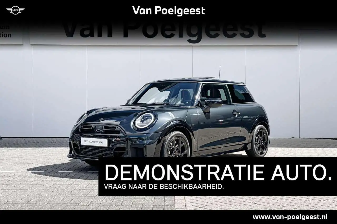 Photo 1 : Mini Cooper 2024 Petrol