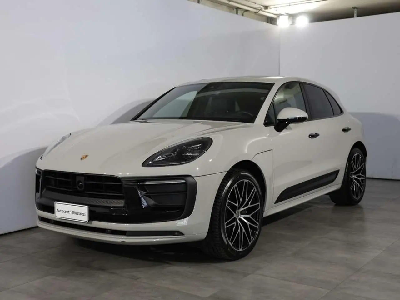 Photo 1 : Porsche Macan 2024 Essence