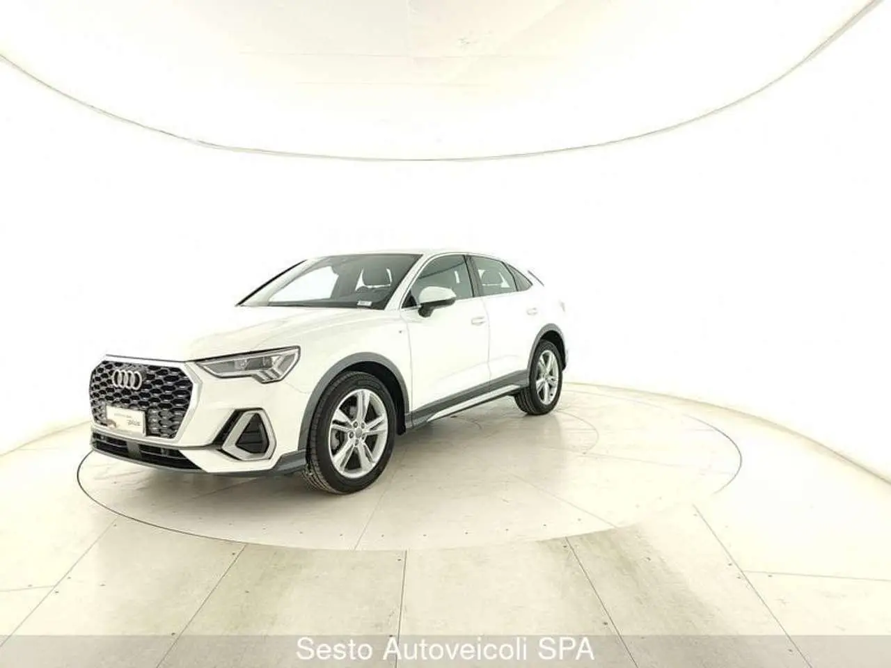 Photo 1 : Audi Q3 2019 Diesel