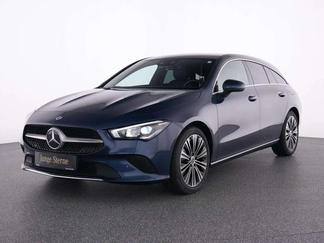 Photo 1 : Mercedes-benz Classe Cla 2023 Petrol