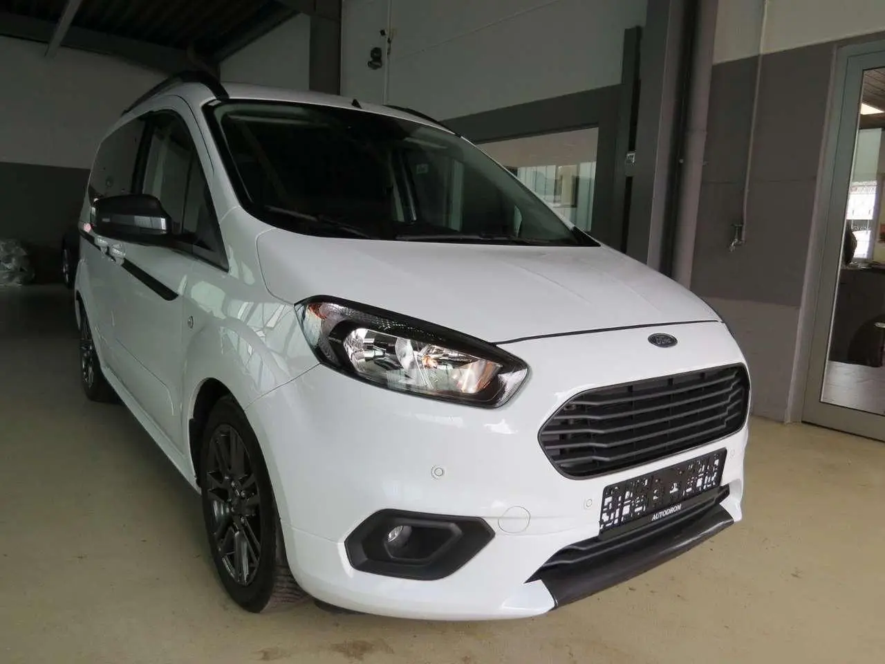 Photo 1 : Ford Tourneo 2019 Essence