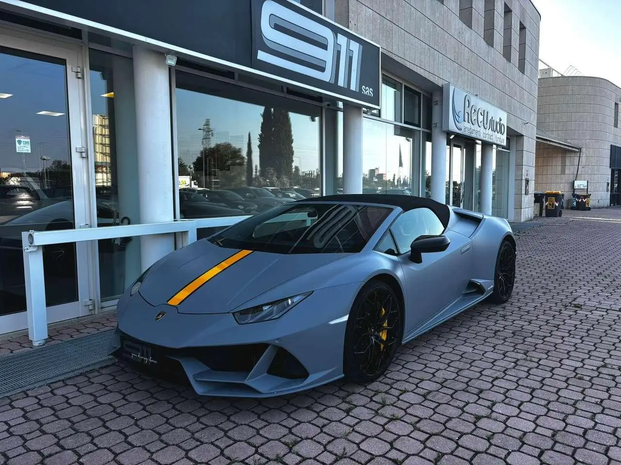 Photo 1 : Lamborghini Huracan 2024 Petrol