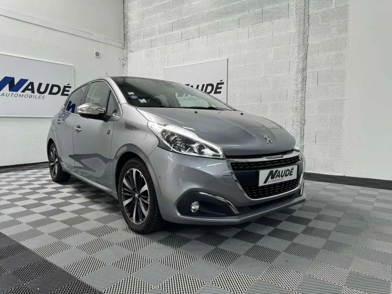 Photo 1 : Peugeot 208 2019 Essence