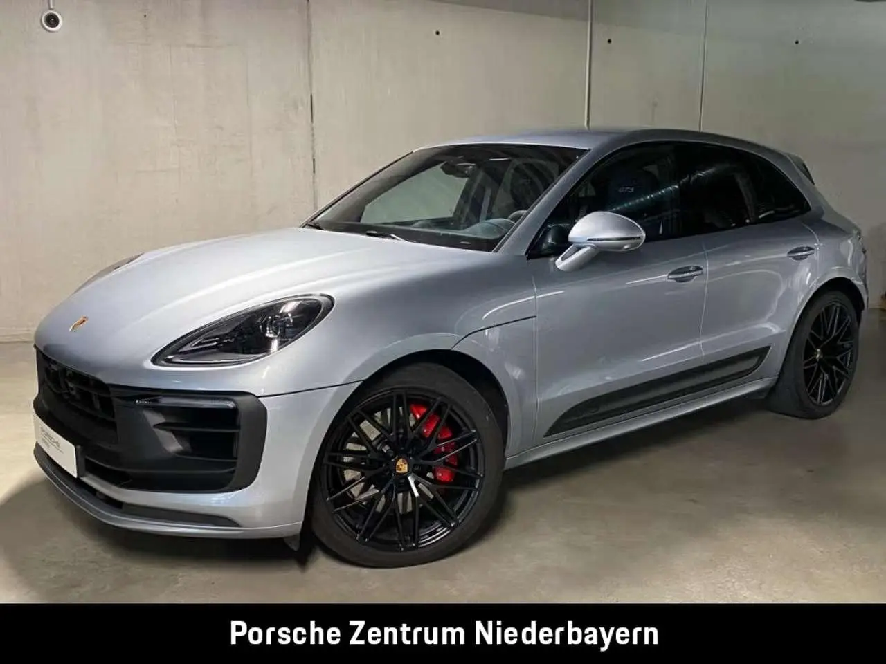 Photo 1 : Porsche Macan 2023 Essence