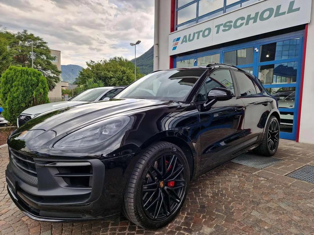 Photo 1 : Porsche Macan 2022 Essence