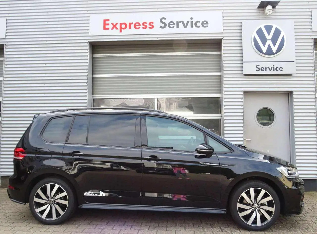 Photo 1 : Volkswagen Touran 2024 Petrol