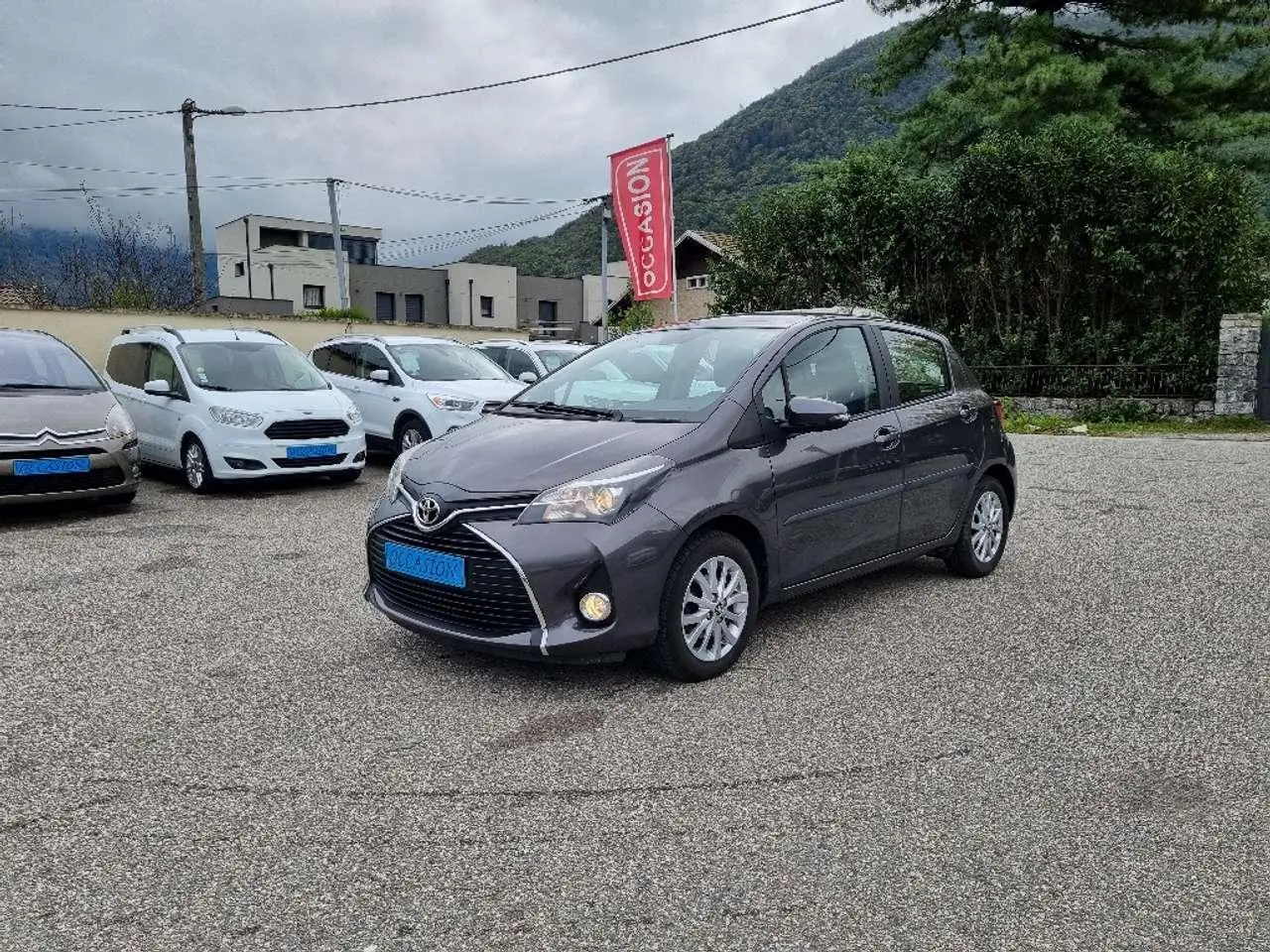 Photo 1 : Toyota Yaris 2015 Petrol