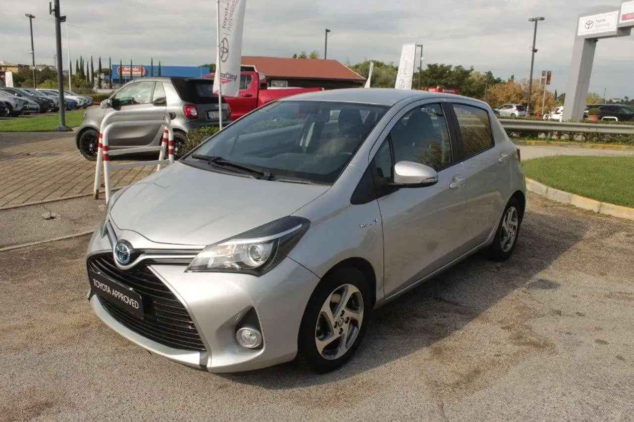 Photo 1 : Toyota Yaris 2016 Hybride