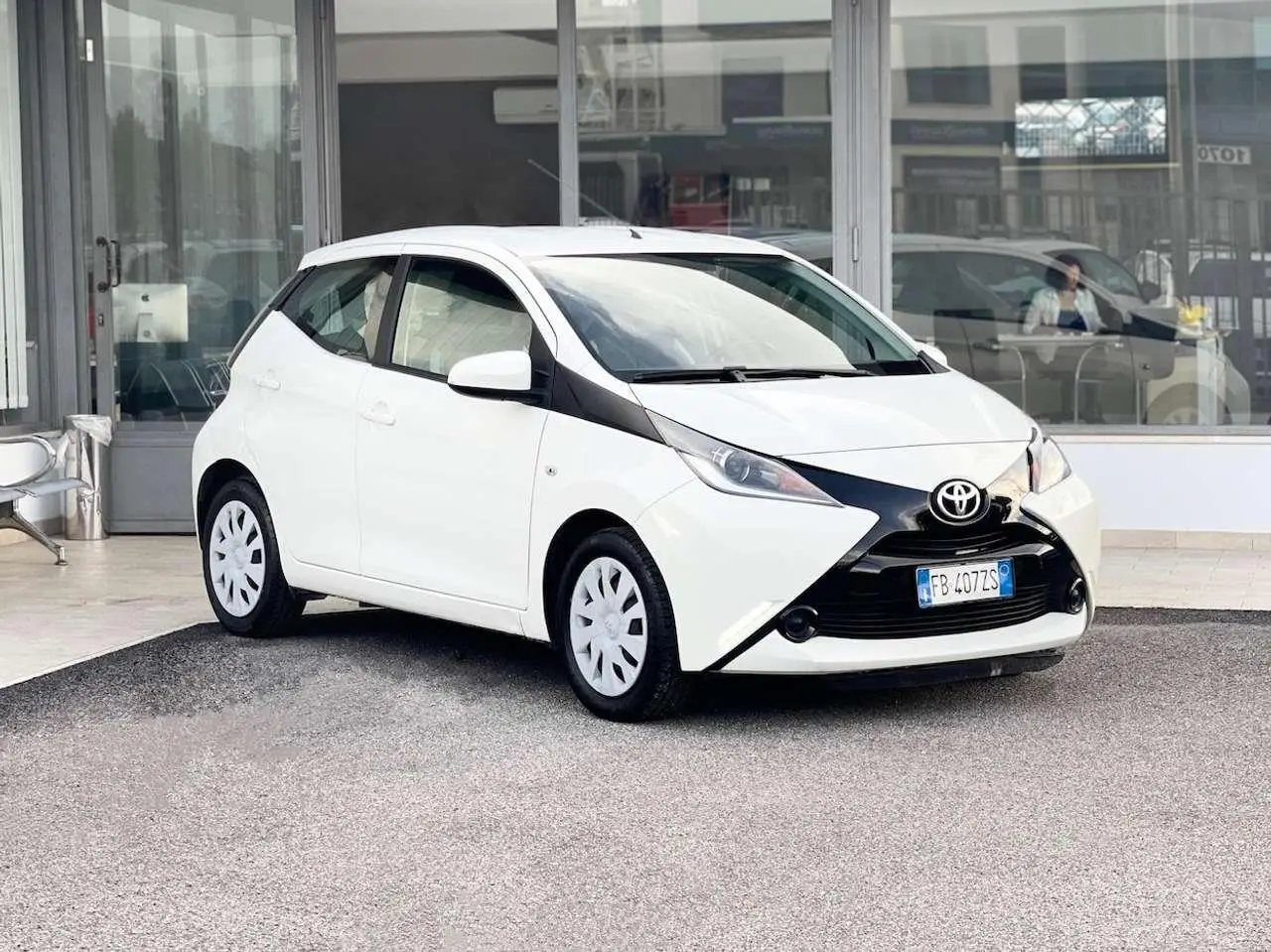 Photo 1 : Toyota Aygo 2015 Petrol