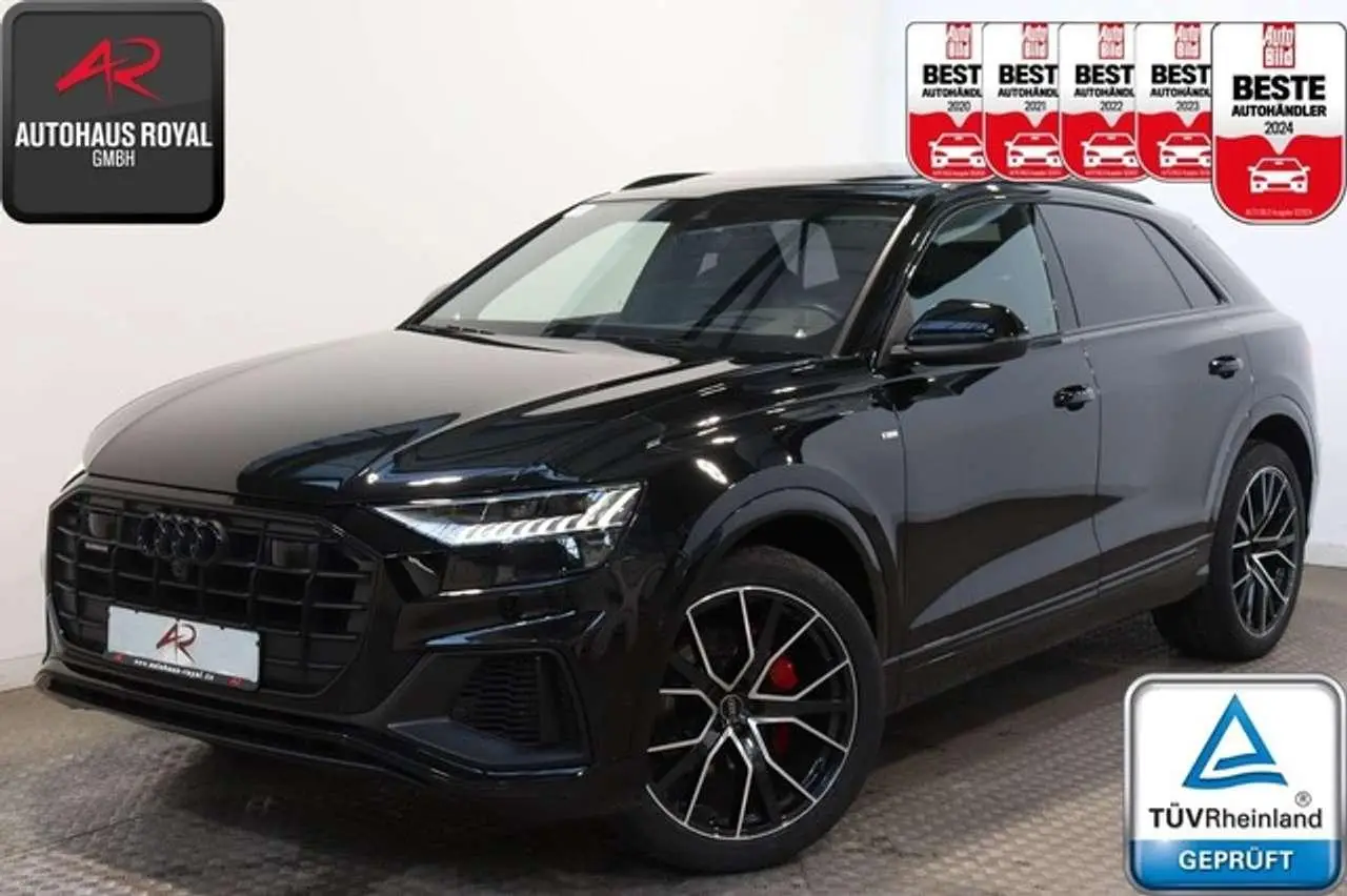 Photo 1 : Audi Q8 2021 Essence