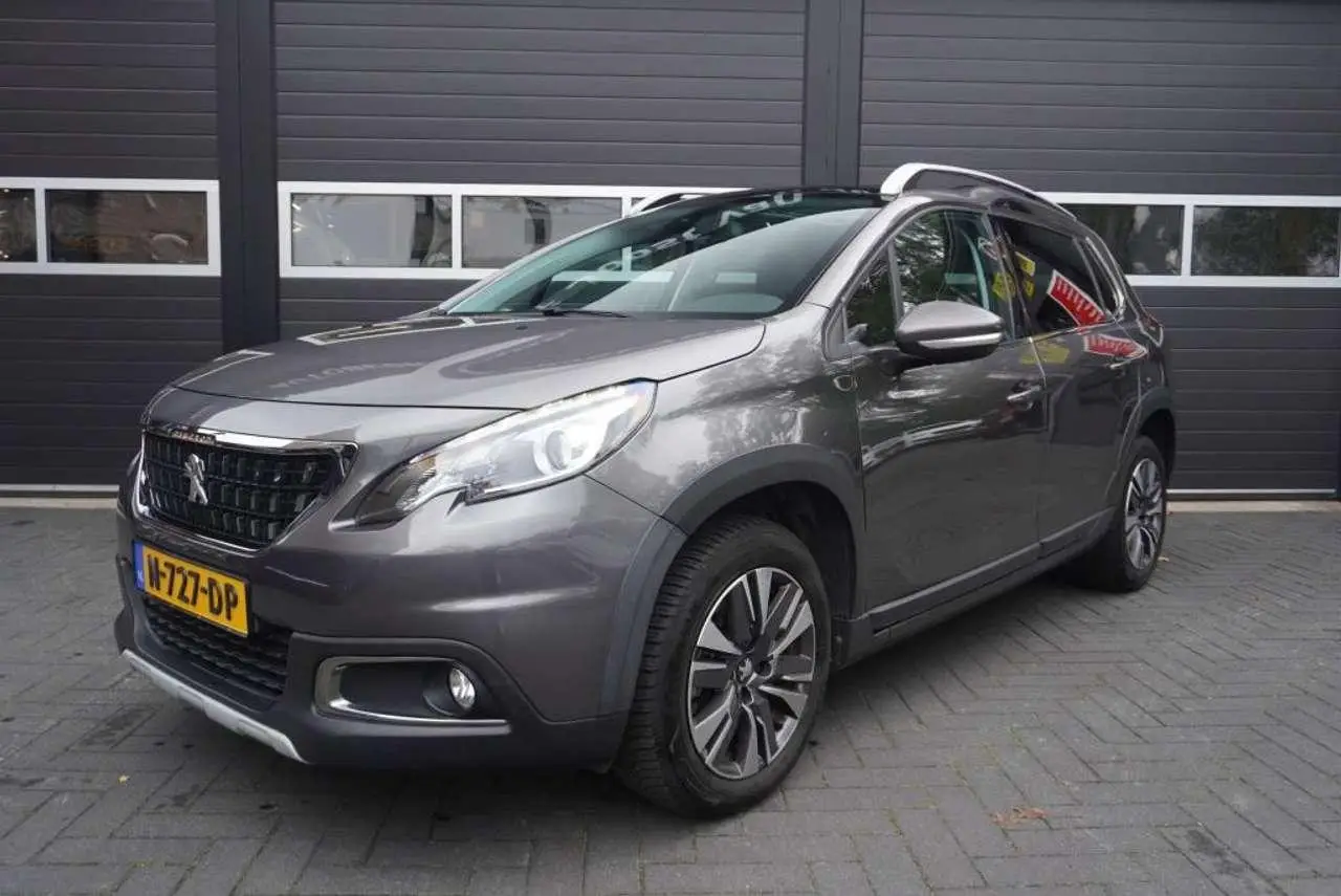 Photo 1 : Peugeot 2008 2017 Petrol