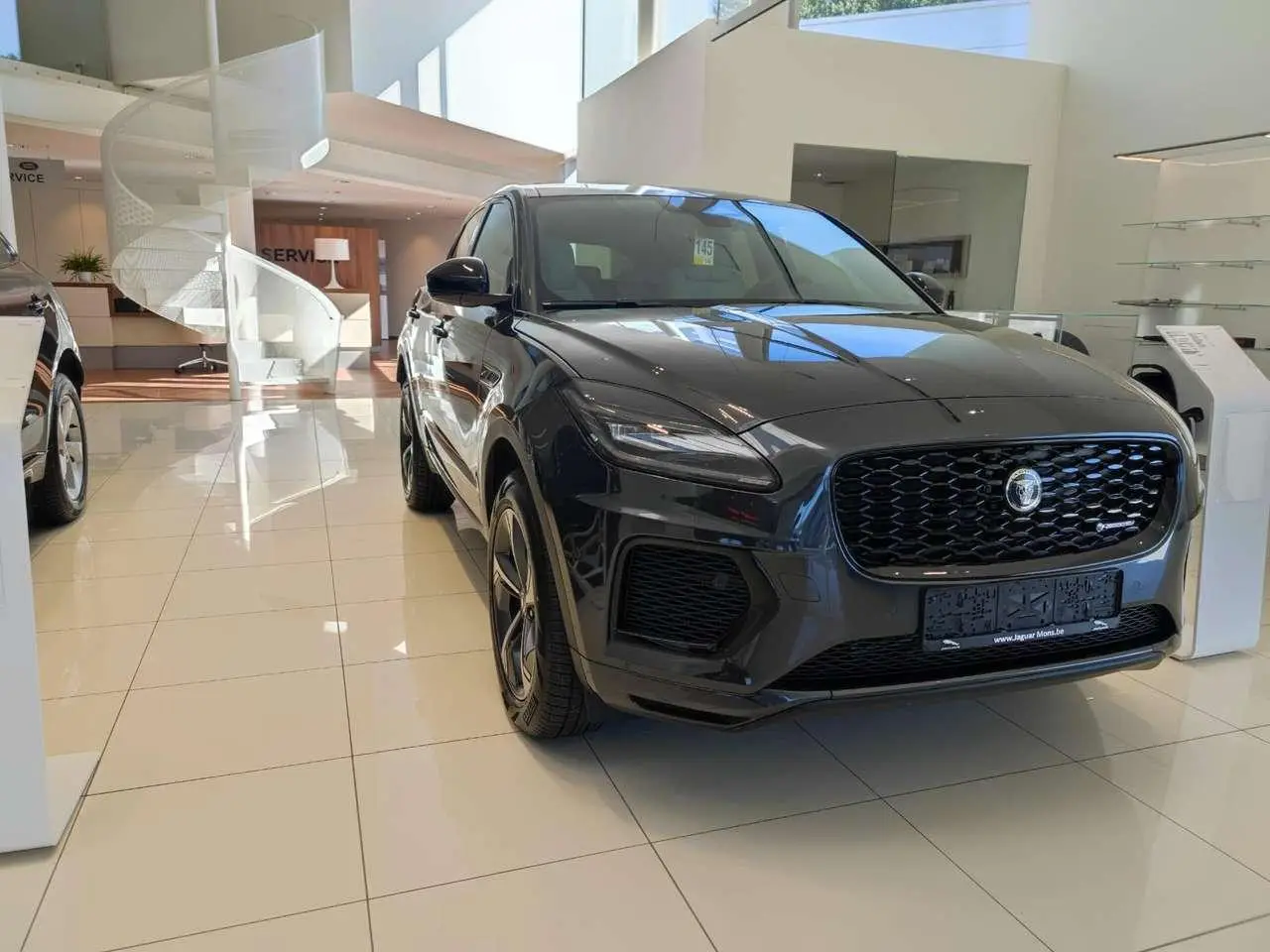 Photo 1 : Jaguar E-pace 2024 Hybrid