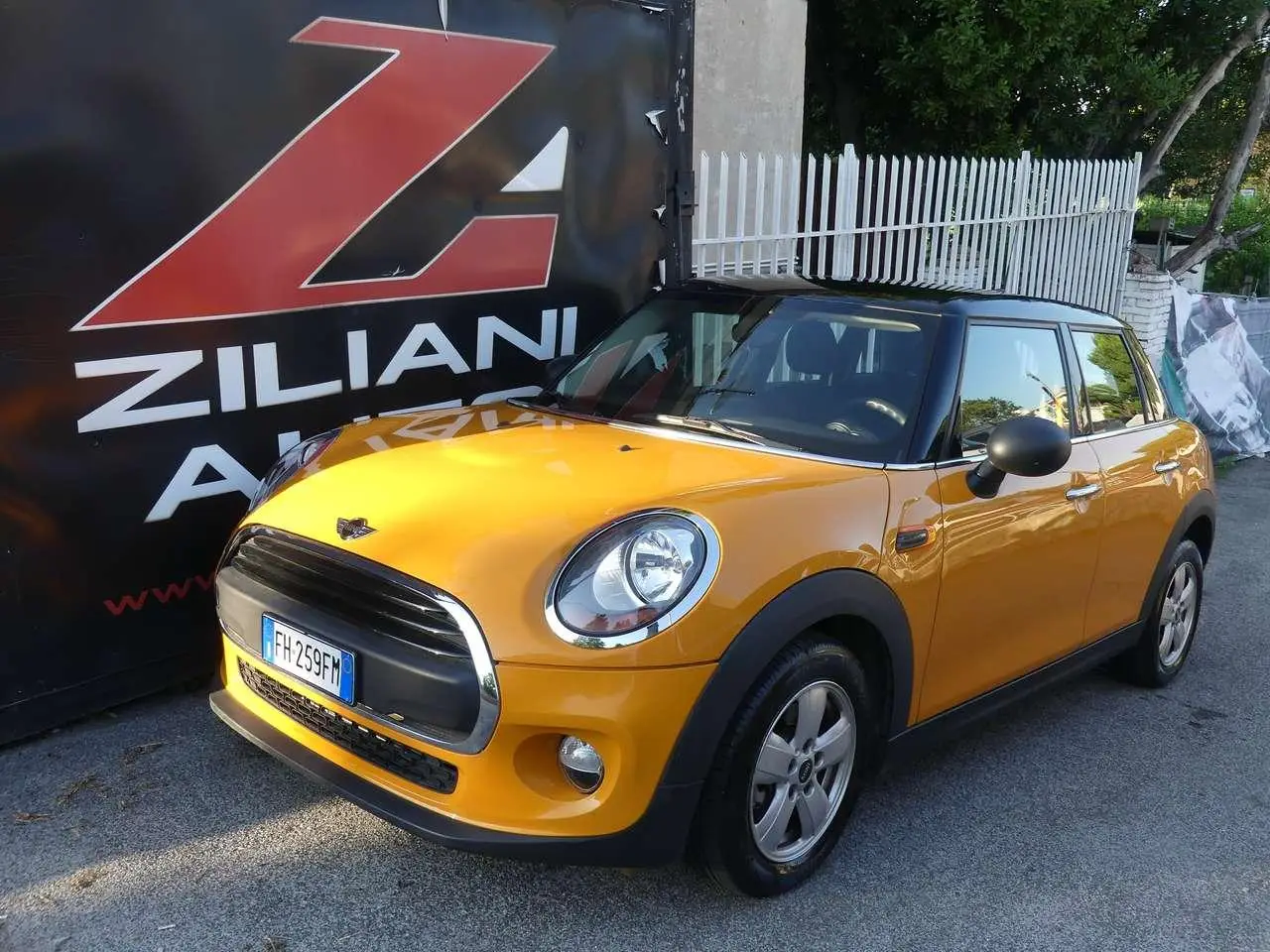 Photo 1 : Mini One 2017 Petrol