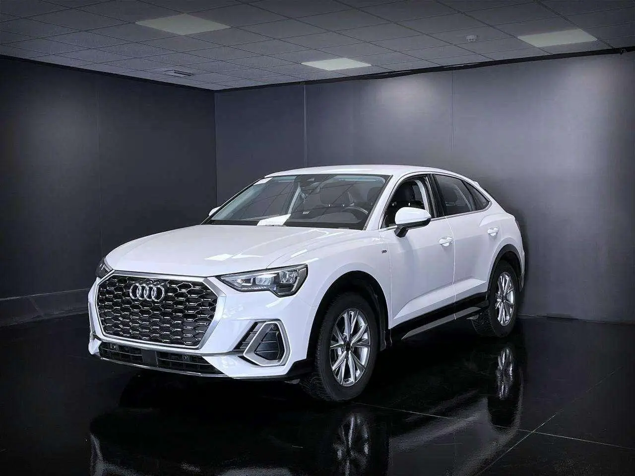 Photo 1 : Audi Q3 2022 Hybride