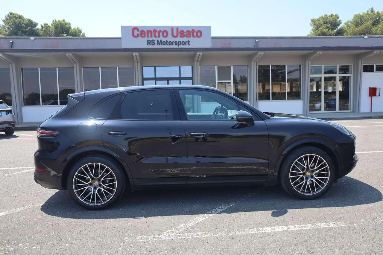 Photo 1 : Porsche Cayenne 2019 Petrol