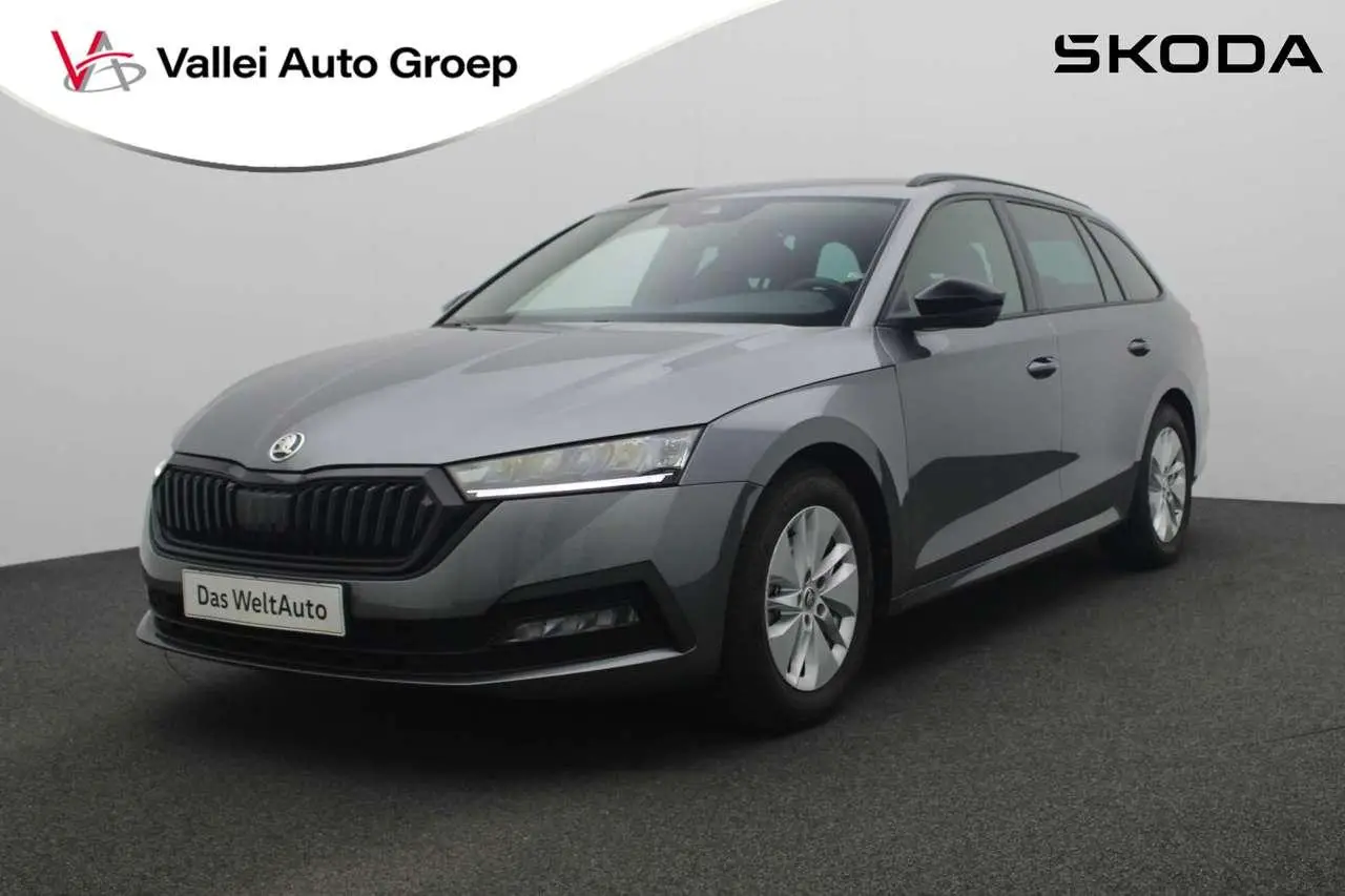 Photo 1 : Skoda Octavia 2023 Petrol