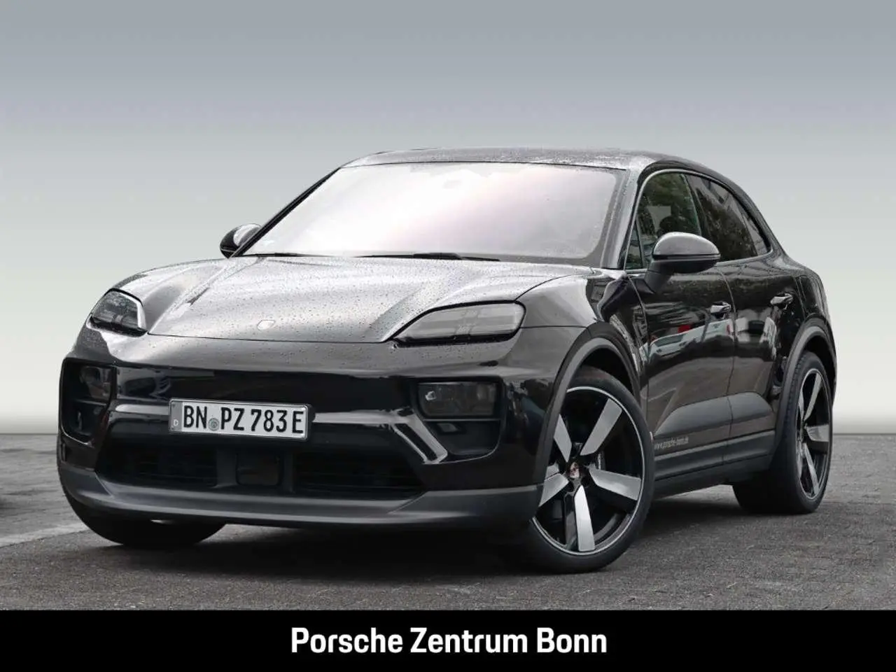 Photo 1 : Porsche Macan 2024 Electric