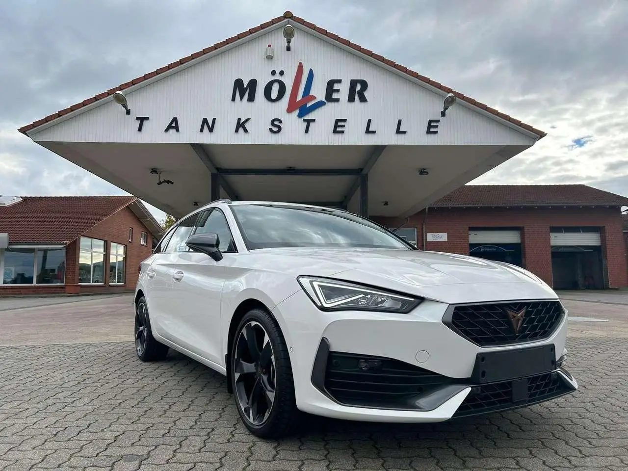 Photo 1 : Cupra Leon 2023 Petrol