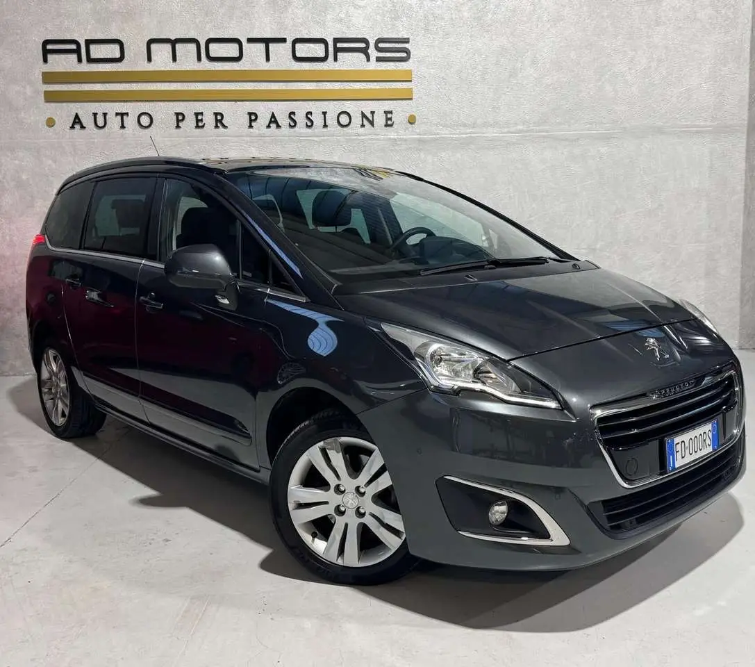 Photo 1 : Peugeot 5008 2016 Diesel