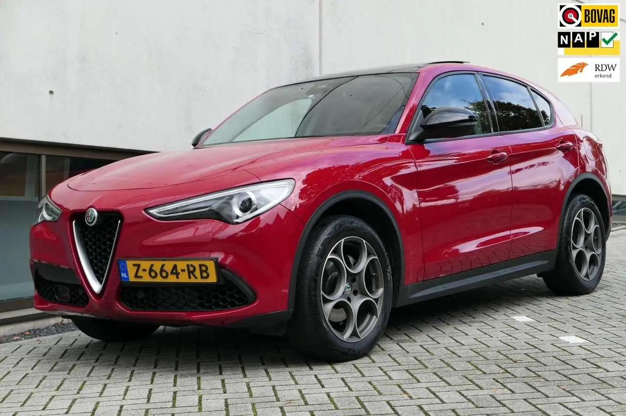 Photo 1 : Alfa Romeo Stelvio 2018 Petrol