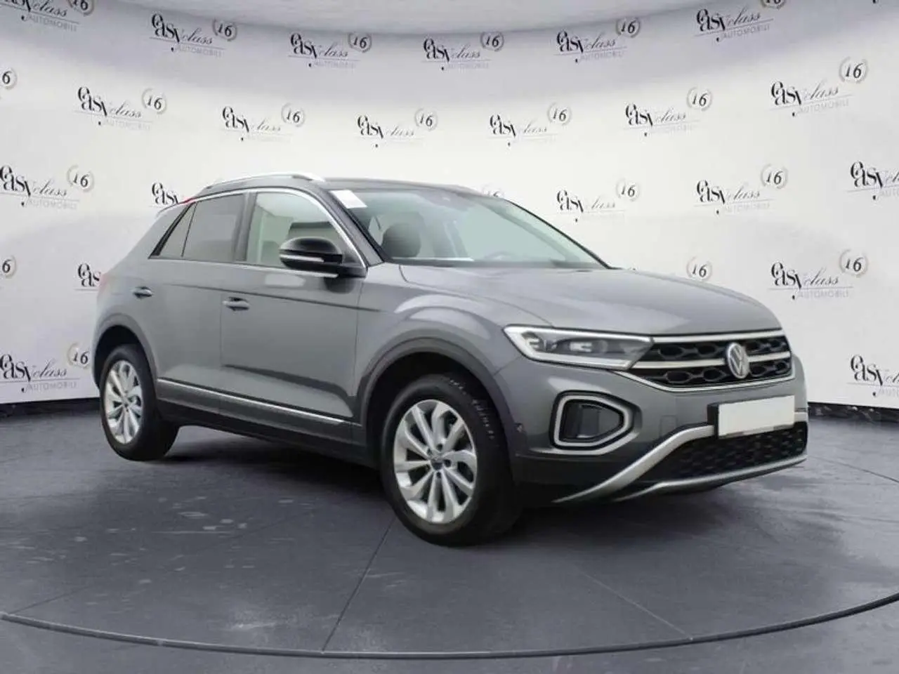 Photo 1 : Volkswagen T-roc 2024 Petrol