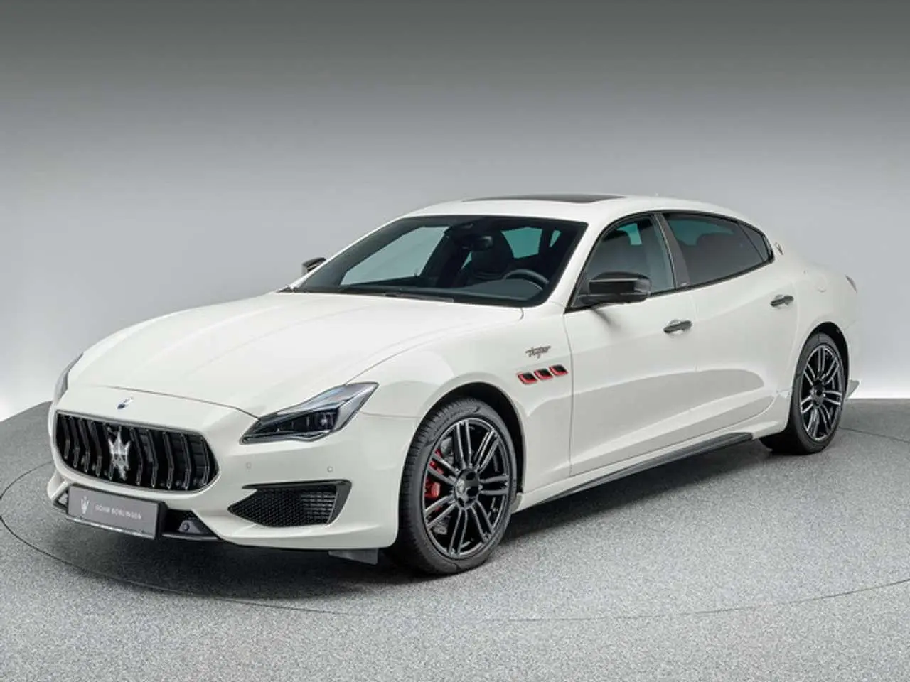 Photo 1 : Maserati Quattroporte 2023 Essence