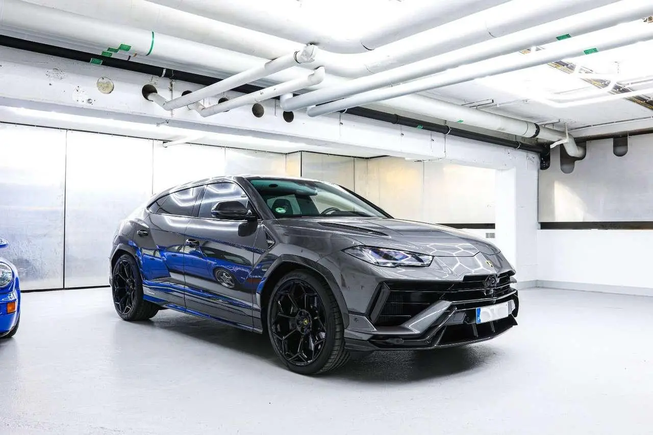 Photo 1 : Lamborghini Urus 2024 Petrol