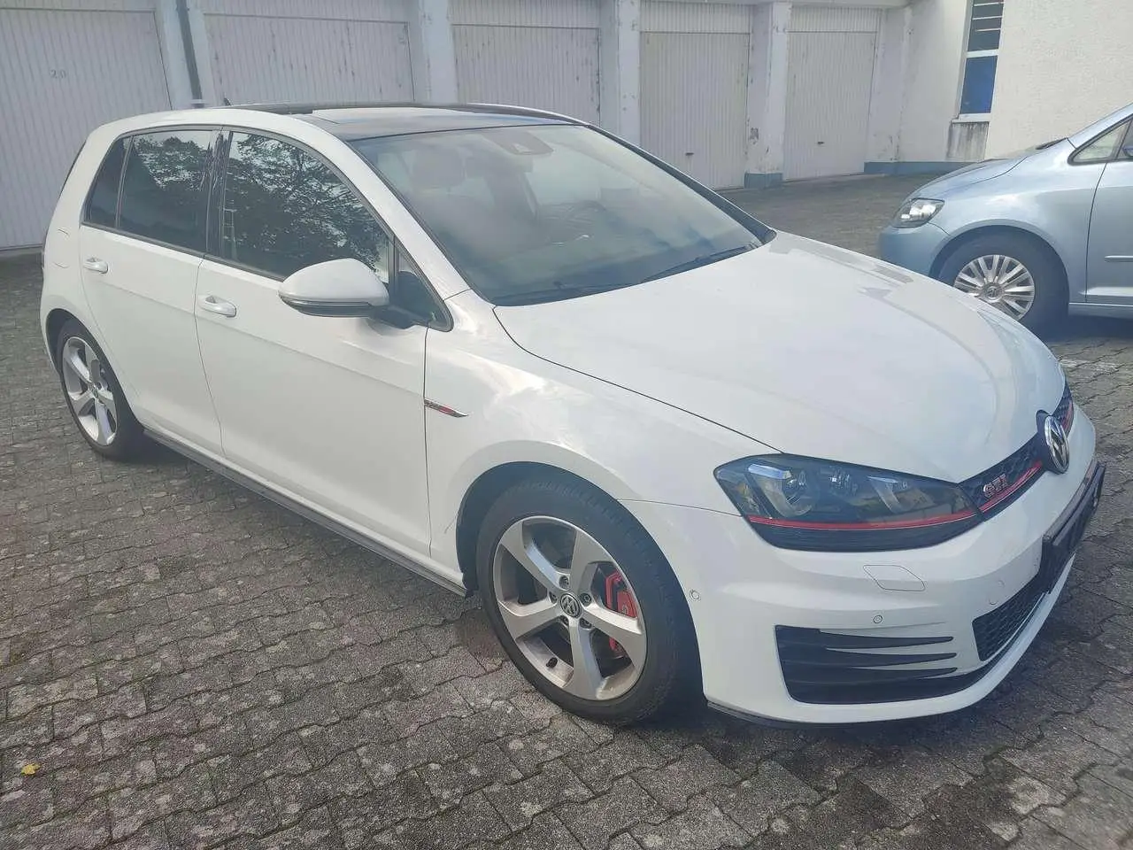 Photo 1 : Volkswagen Golf 2015 Petrol