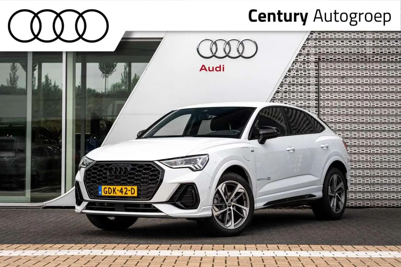 Photo 1 : Audi Q3 2024 Essence