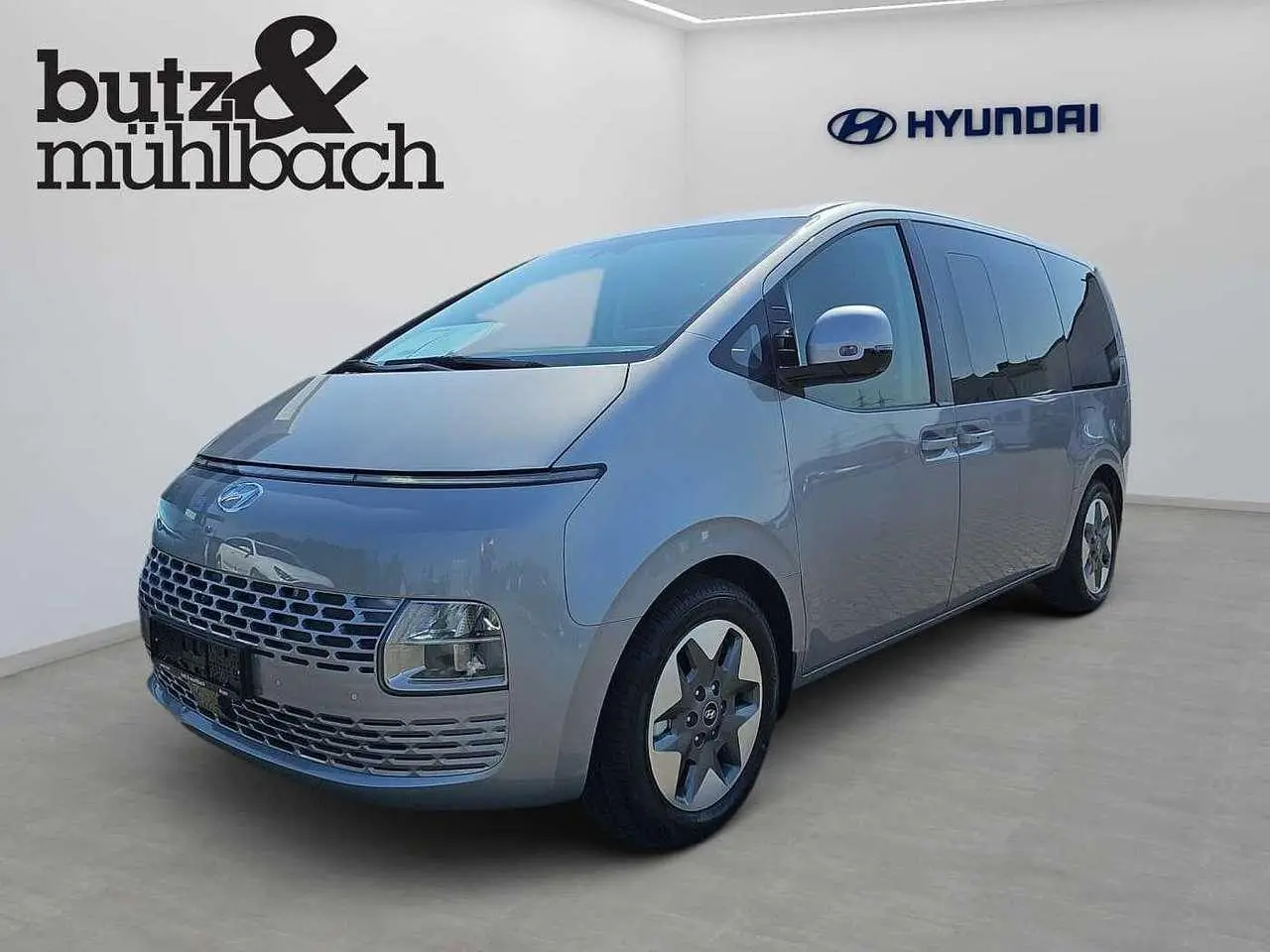 Photo 1 : Hyundai Staria 2024 Diesel