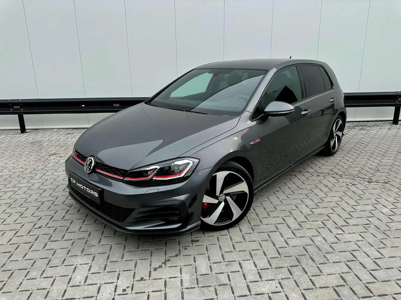 Photo 1 : Volkswagen Golf 2019 Petrol