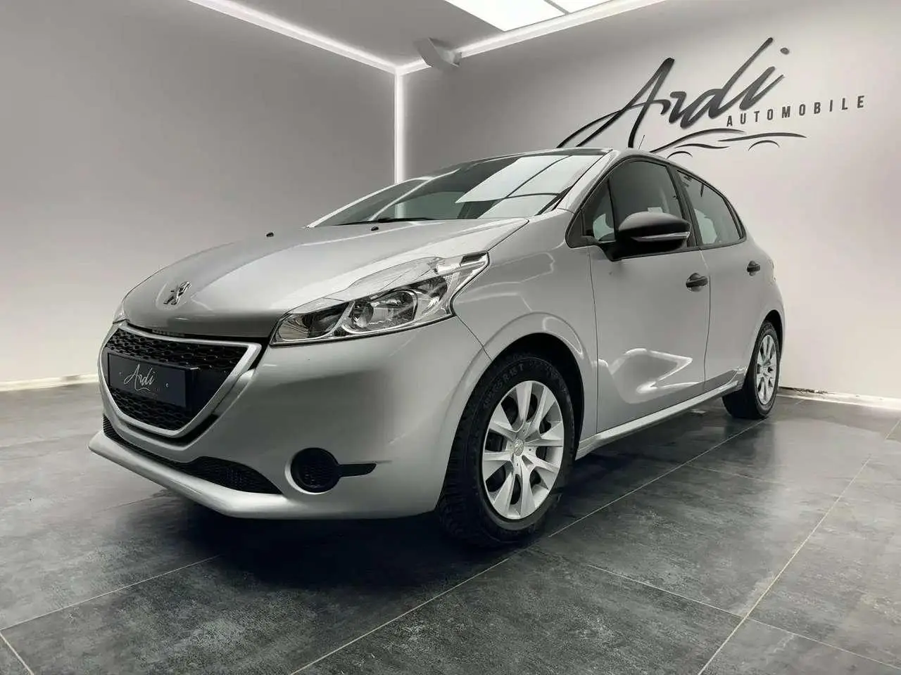 Photo 1 : Peugeot 208 2015 Petrol