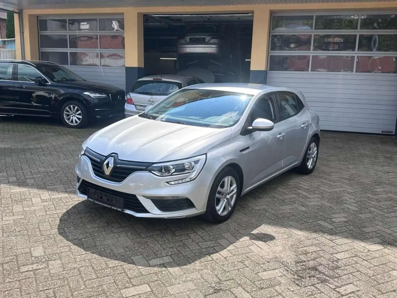 Photo 1 : Renault Megane 2018 Petrol